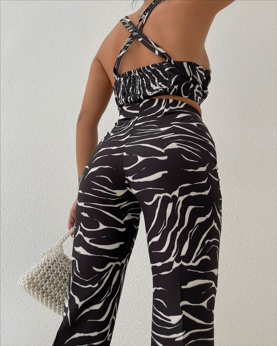 2-piece set consisting of a crop top and long pants