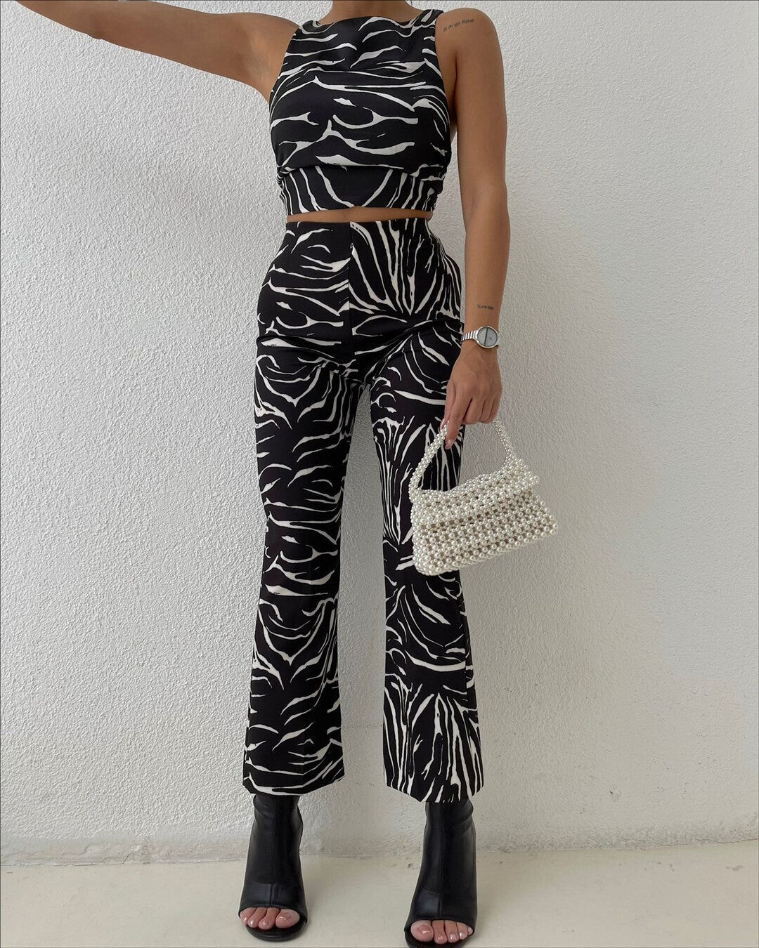 2-piece set consisting of a crop top and long pants