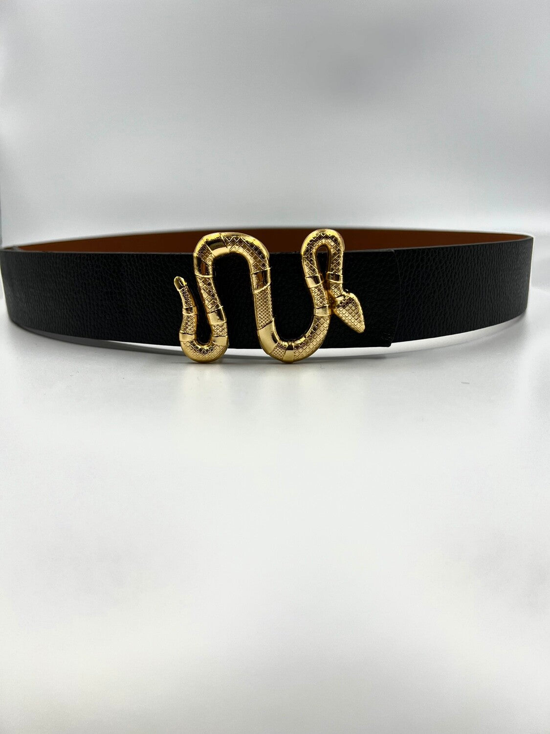 Belt with snake buckle