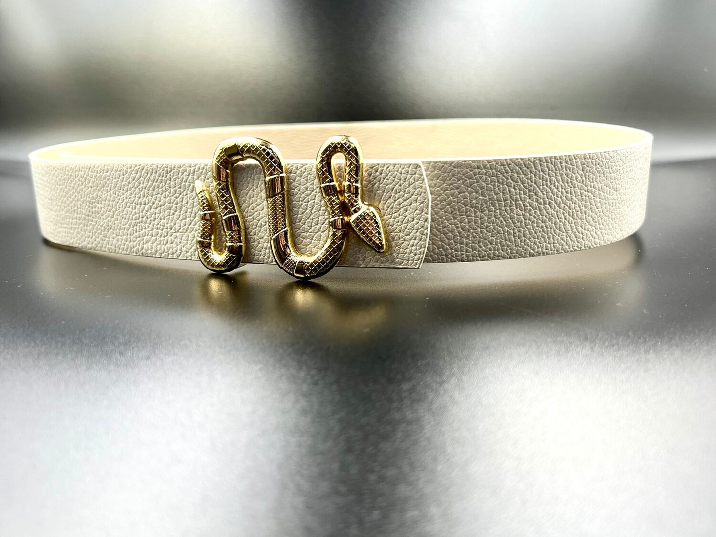 Belt with snake buckle white